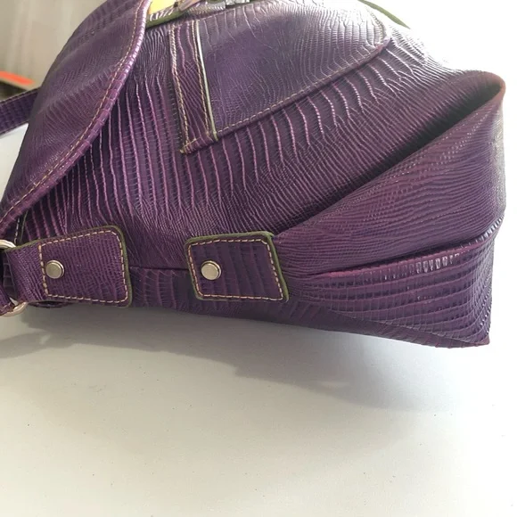 ⬇️ Valerie Stevens Purple Shoulder Bag with Sturdy Handles and Smooth Finish - Picture 11 of 17